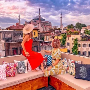 Henna 2*, Istanboel Turkije